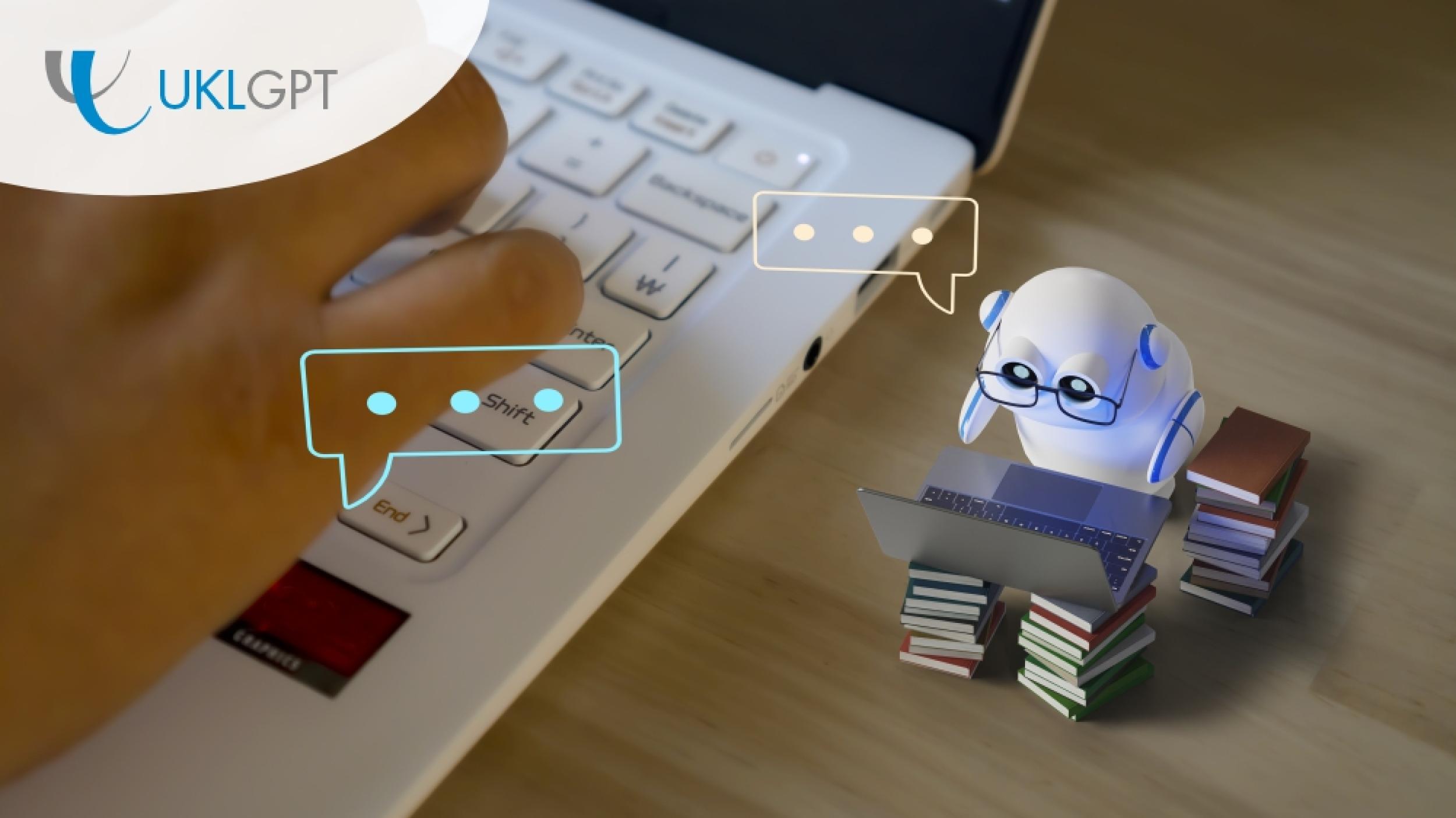 Man sieht die Hand eines Menschen am Laptop und einen sehr kleinen Roboter mit Laptop und Bücherstapeln. Darüber liegen Sprechblasenzeichen, die den Dialog zwischen beiden andeuten. 