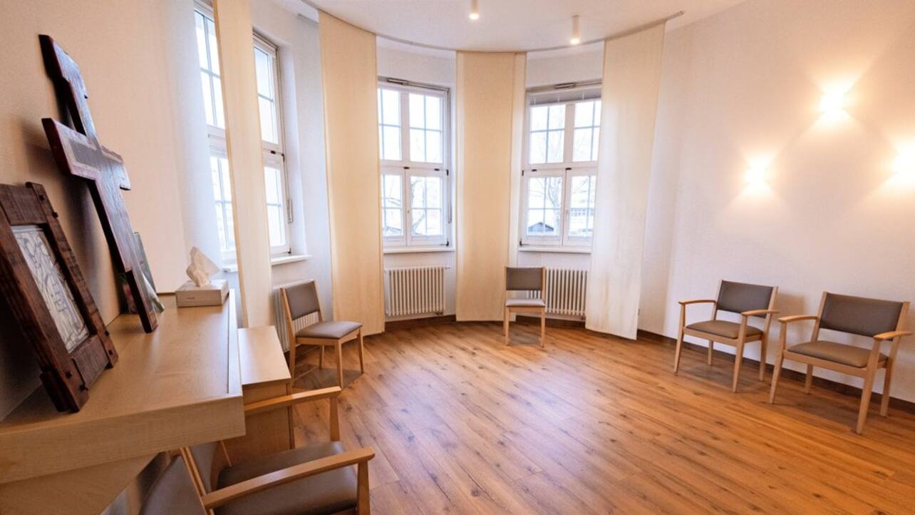 Ansicht eines hellen Raums der Ruhe.
