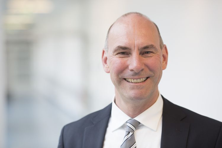 Portrait von Prof. Dr. Florian Lordick